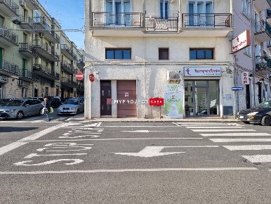 Foto Negozio in Viale Europa 4, Martina Franca di 25 m² con 1 locali