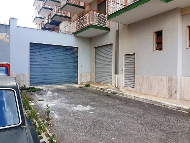 Foto Negozio in Via Cesare Battisti 20, Putignano di 206 m² in vendita