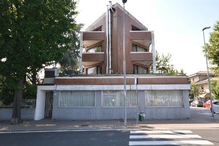 Foto Attività commerciale in Viale lombardia 123, Rozzano Centro di 735 m²