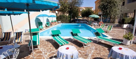 Foto Hotel a Rimini di 1500 m² con 60 locali in vendita