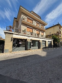 Foto Negozio in Via Alfieri, Ceprano Centro di 70 m² in affitto