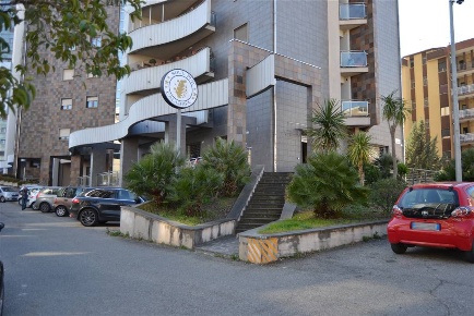 Foto Locale commerciale in Via Panebianco  351, Cosenza di 250 m²