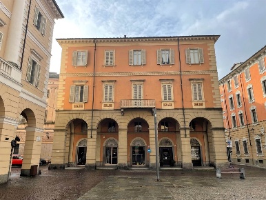 Foto Ufficio in PIAZZA BERNOTTI 1, Casale Monferrato Centro di 120 m²