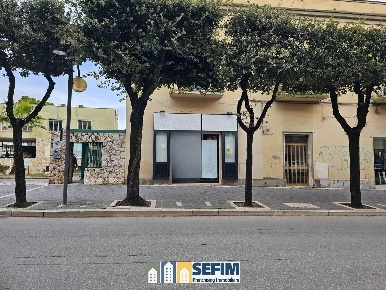 Foto Negozio in VIA ANNUNZIATELLA, Matera Centro di 130 m² con 2 locali