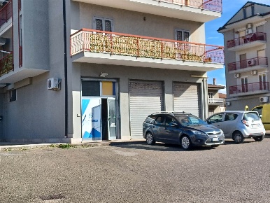 Foto Locale commerciale in Via Calabria 4, Montecorvino Pugliano Pratole