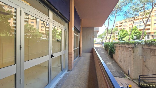 Foto Negozio in VIA ALBERTO ASCARI 241, Roma Roma 70 di 70 m² con 4 locali