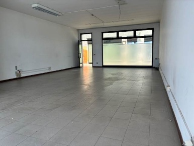 Foto Negozio in via Raffaello Sanzio   13/E/1, Trezzano Rosa di 75 m²
