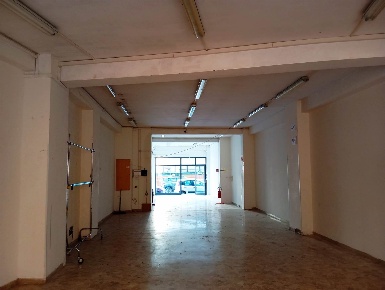 Foto Negozio in Piazza del Mercato 20, Terni Centro Storico di 130 m²