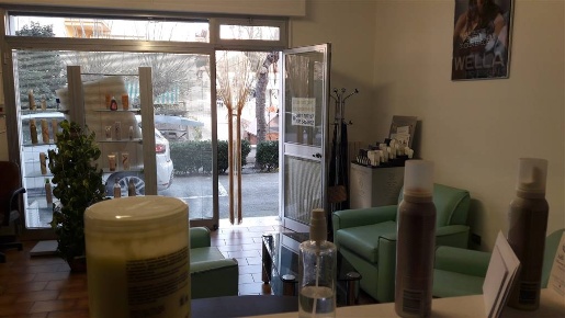 Foto Laboratorio in via Roma 214, Martinsicuro Centro di 40 m² con 1 locali