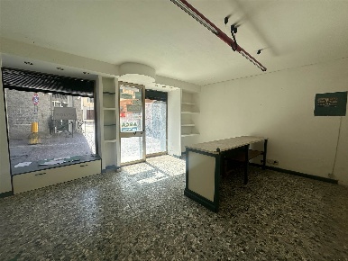Foto Negozio in via libarna, Arquata Scrivia Centro di 30 m² con 2 locali