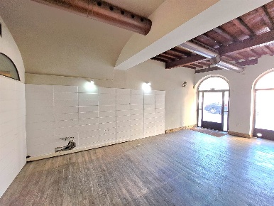 Foto Negozio in Borgo San Frediano, Firenze San Frediano di 150 m²