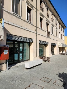 Foto Negozio in Piazza Matilde di Canossa  3-4-5, San Benedetto Po Centro