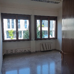Foto Ufficio a Firenze Fortezza - Stazione di 300 m² con 13 locali