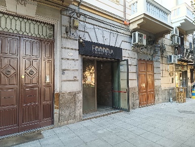 Foto Negozio in Piazza Giuseppe Verdi 32, Palermo Tribunale di 65 m²