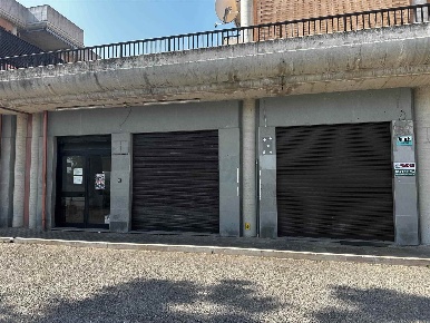 Foto Locale commerciale in Via Anna Magnani, Vasto Vasto Marina di 128 m²
