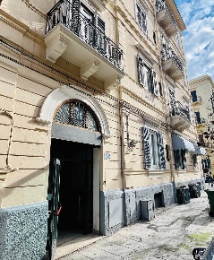 Foto Negozio a Palermo Politeama - Ruggiero Settimo di 179 m² con 4 locali