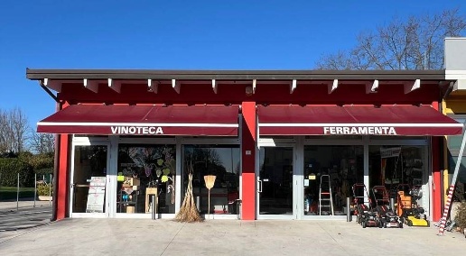 Foto Locale commerciale a Boara Pisani Centro di 200 m² con 1 locali