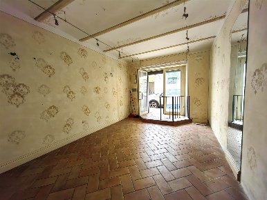 Foto Negozio in CORSO GRAMSCI  170, Pistoia Centro Storico di 65 m²