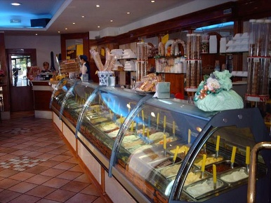 Foto Attività commerciale in via Celimontana 36, Roma di 50 m² con 3 locali