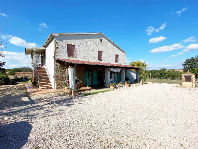 Foto Cessione attività a Magliano in Toscana di 360 m² con 7 locali