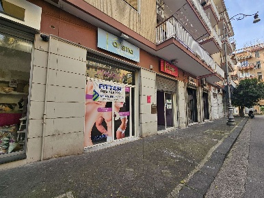 Foto Negozio a Salerno Torrione di 100 m² con 2 locali in affitto