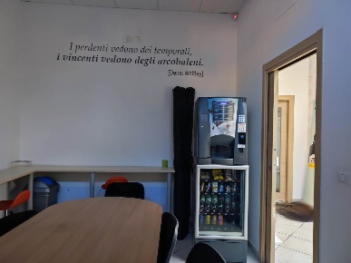 Foto Ufficio a Aversa di 216 m² con 8 locali in vendita