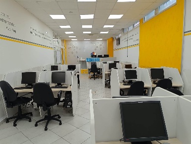 Foto Ufficio a Aversa di 216 m² con 8 locali in vendita