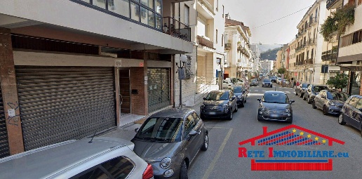 Foto Negozio in VIA ISONZO 30, Cosenza Centro di 42 m² con 1 locali