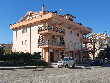 Foto Locale commerciale in VIA FELLINO 1, Corigliano-Rossano di 80 m²