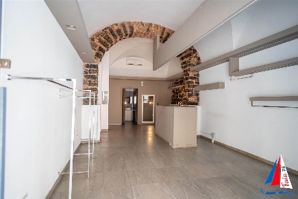 Foto Locale commerciale a Catania Corso Sicilia - Fiera di 55 m² in vendita