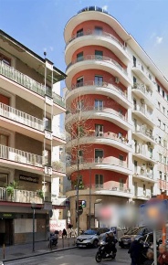 Foto Attività commerciale a Napoli Vomero di 350 m² in affitto