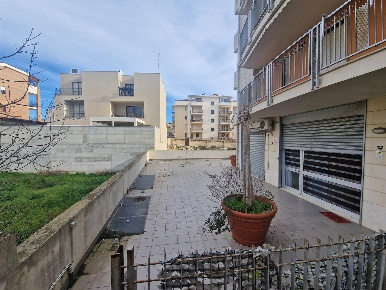 Foto Locale commerciale a Altamura di 147 m² con 3 locali in vendita