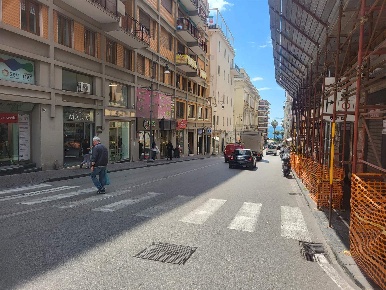 Foto Negozio in Via Dei Principati 19, Salerno Centro di 33 m² con 1 locali