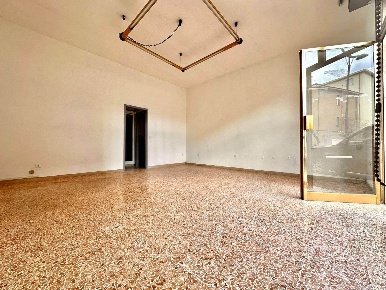 Foto Attività commerciale a San Vincenzo Centro di 78 m² con 3 locali