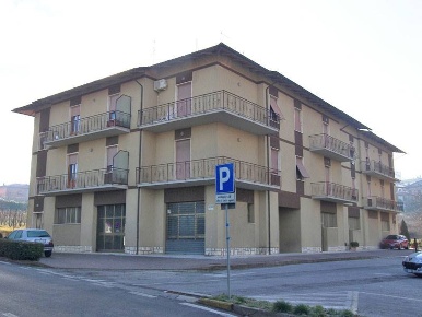 Foto Locale commerciale a Torrita di Siena Centro di 100 m² con 2 locali