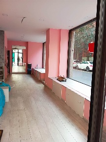 Foto Negozio in Via Faustini 28, Terni Centro Storico di 59 m² con 2 locali