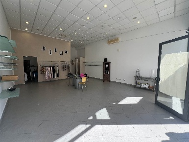 Foto Negozio a Campi Bisenzio Centro di 84 m² con 1 locali in vendita