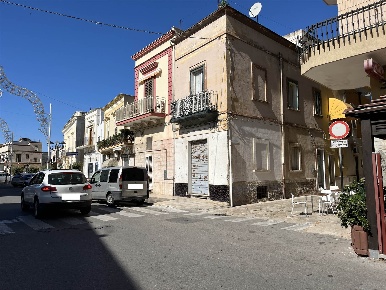 Foto Negozio in CORSO VITTORIO EMANUELE II DI SAVOIA 22, Palagiano di 26 m²