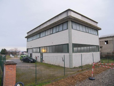 Foto Magazzino a Torrita di Siena Centro di 480 m² con 2 locali in vendita