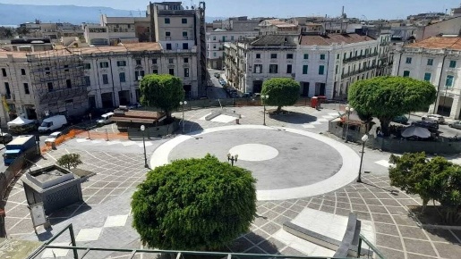 Foto Locale commerciale in Piazza Lo Sardo 18, Messina Tirone di 42 m²