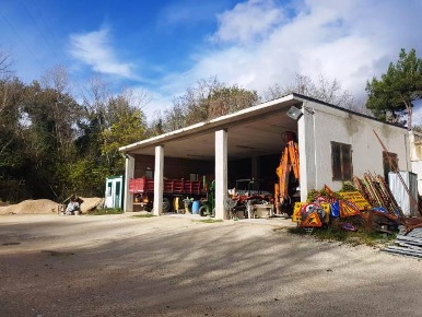 Foto Magazzino in Loc. Cesolo snc, San Severino Marche Centro di 146 m²