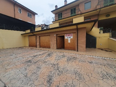 Foto Negozio a Fermo Ponte Ete Caldarette di 336 m² in vendita