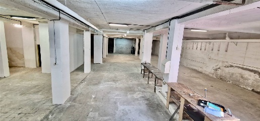 Foto Locale commerciale in via Matteo Ricci 12, Catania di 812 m²