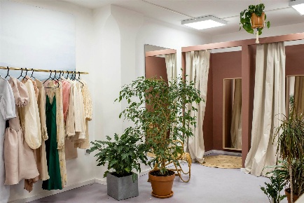 Foto Negozio a Prato Centro Storico - San Francesco di 330 m² con 5 locali