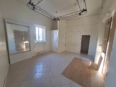 Foto Locale commerciale a Poggibonsi di 20 m² con 1 locali in affitto
