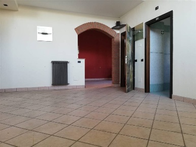 Foto Attività commerciale a Trezzo sull'Adda di 127 m² con 2 locali