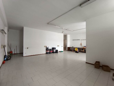 Foto Locale commerciale a Montemurlo Fornacelle di 187 m² con 4 locali