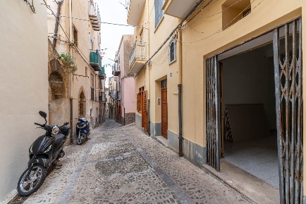Foto Magazzino in Via Costa  19, Cefalù Centro di 47 m² con 2 locali