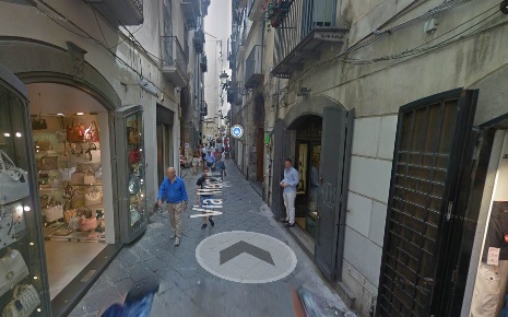 Foto Negozio in via dei Mercanti 42, Salerno Centro Storico - Teatro Verdi