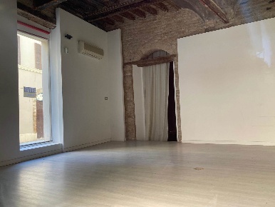 Foto Negozio a Fano Centro Storico di 44 m² con 2 locali in affitto